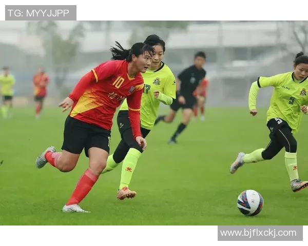 我国足球明星的妻子们：她们背后的故事与风采展现